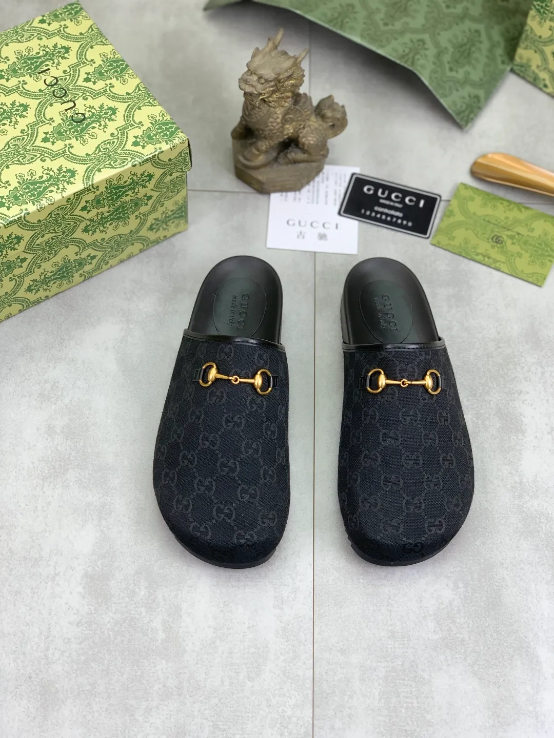 Men's shoes💰P340 💰[New model] Gucci half-drag business leather shoes hot selection (Gucci) official website latest Gucci half-drag business leather shoes, hot style 💥The version is simple and elegant, exclusive for trendy men. Unique official website latest brand original double G Embossed elements 👑 Original Gucci decoration, fashionable and elegant, original calfskin fabric ✅ Fully imported first-layer cowhide lining, wear-resistant, rubber business outsole specified on the official website, actual shot of the classic model at the counter 🎬 Size: 35-44 5⃣️colors available